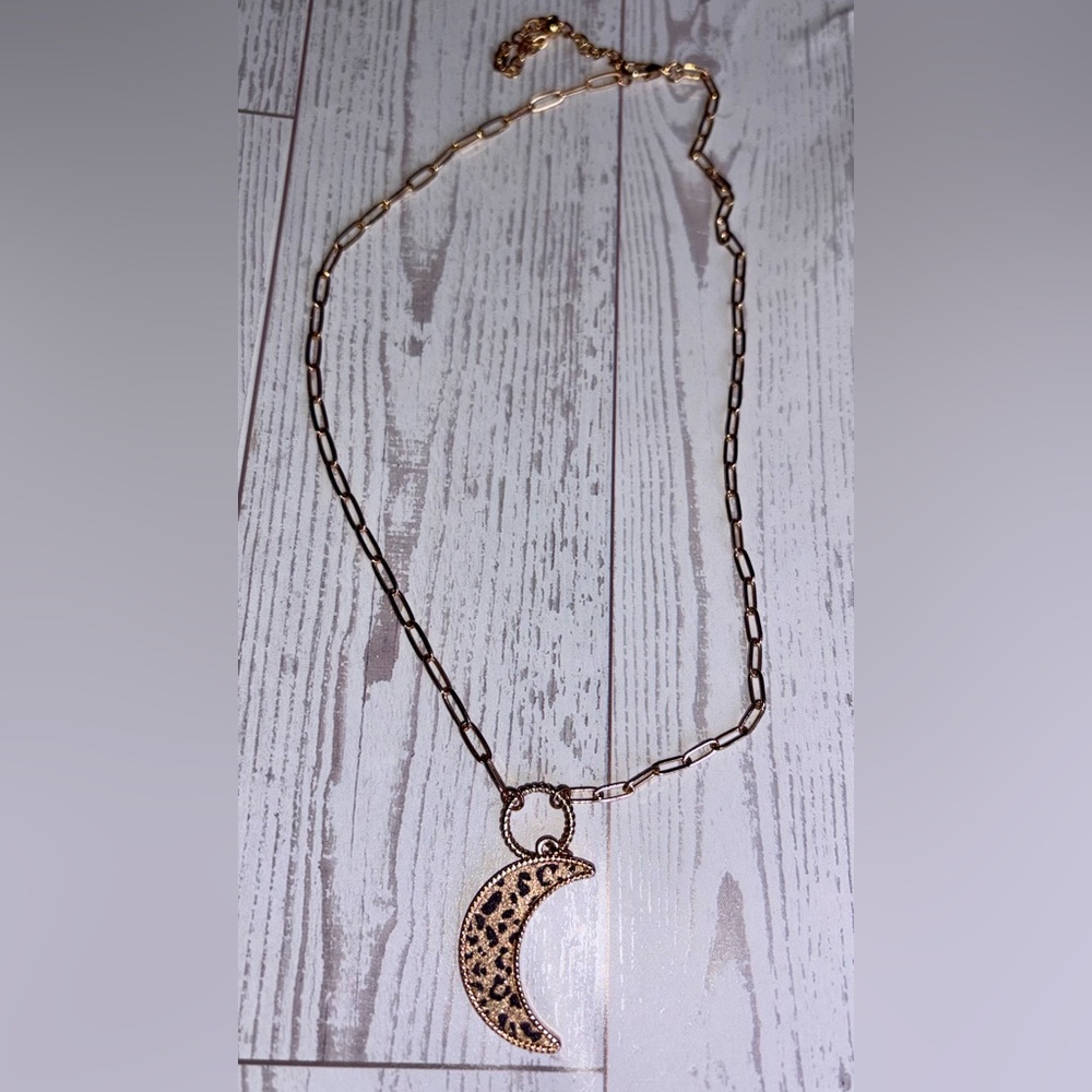 Women’s Gold Chain Necklace with crescent moon pendant